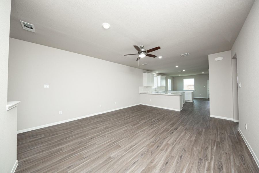Spacious, unfurnished interior of a new home in River Ranch, Dayton (Image 20).