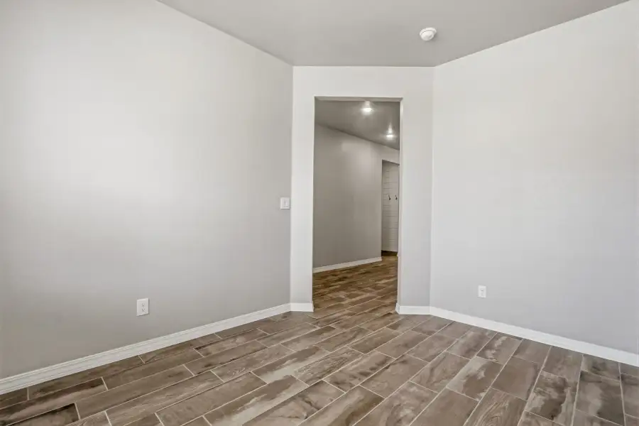 Spacious, unfurnished interior of a new home in Paseo del Este, El Paso (Image 22). Spacious, unfurnished interior of a new home in Paseo del Este, El Paso (Image 22).