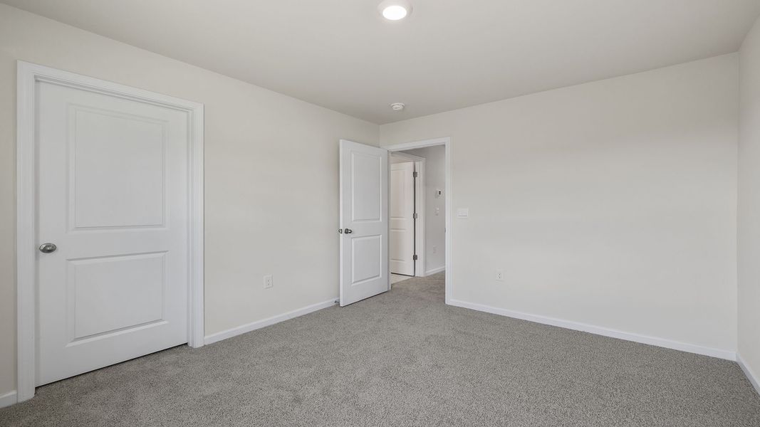 Spacious, unfurnished interior of a new home in Seneca Falls, Seneca (Image 22).