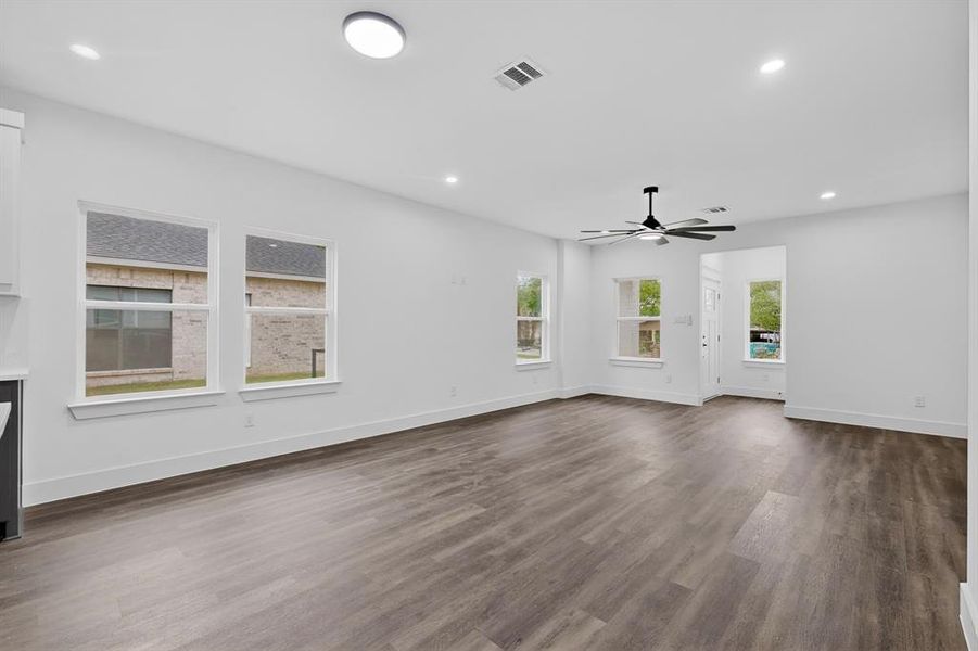 Spacious, unfurnished interior of a new home in , Dallas (Image 17).