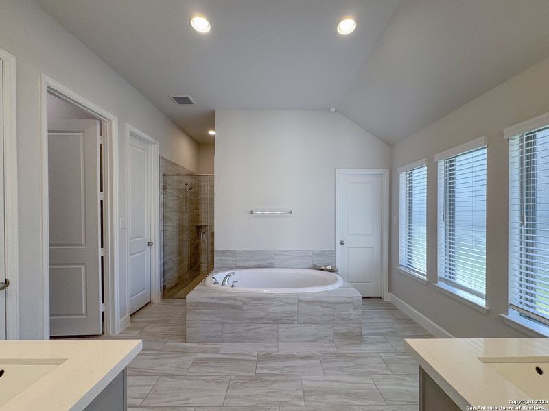 Furnished interior view inside a new home in Cibolo Canyons 50', San Antonio (Image 32). Furnished interior view inside a new home in Cibolo Canyons 50', San Antonio (Image 32).