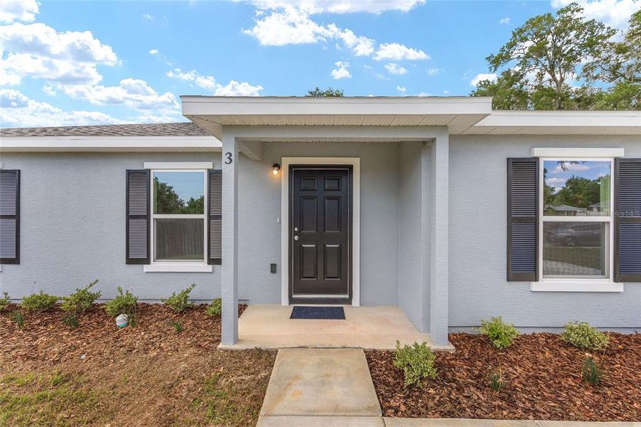 Exterior details and patio area of a home in , Ocala (Image 18).