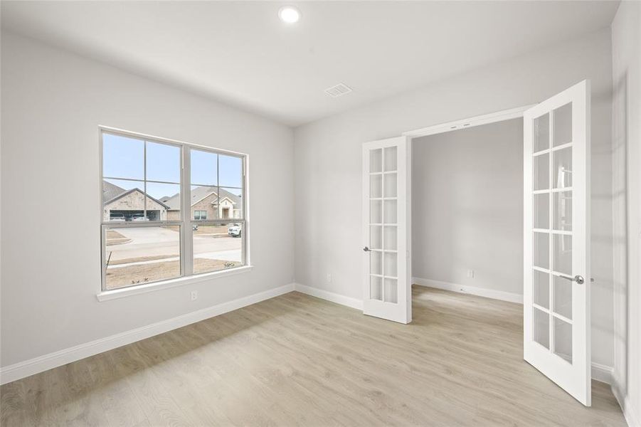 Spacious, unfurnished interior of a new home in Hidden Vistas, Burleson (Image 20). Spacious, unfurnished interior of a new home in Hidden Vistas, Burleson (Image 20).