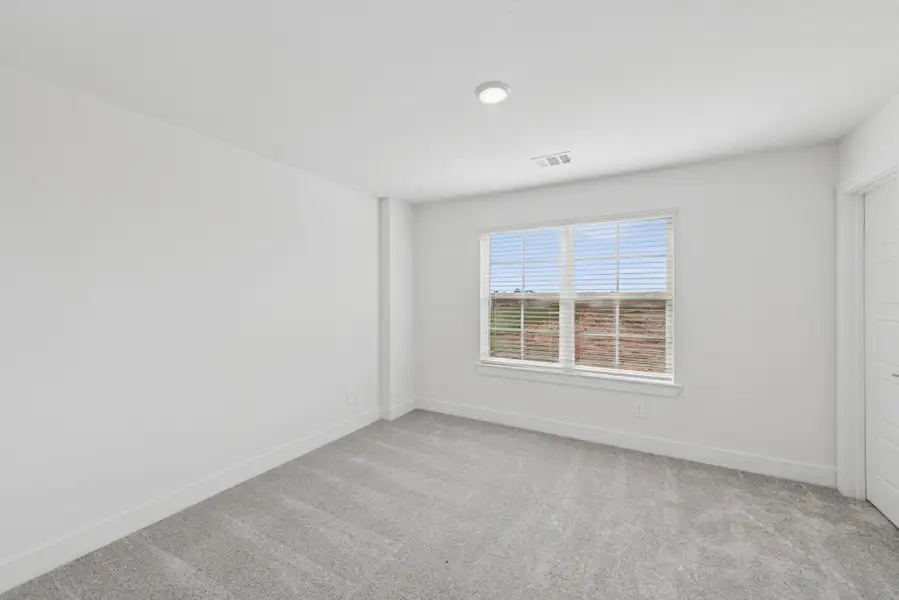 Spacious, unfurnished interior of a new home in Sorella, Tomball (Image 6).