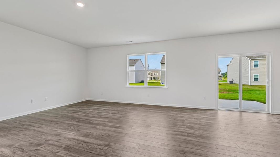Spacious, unfurnished interior of a new home in Shahbain Reserve, Raeford (Image 12).