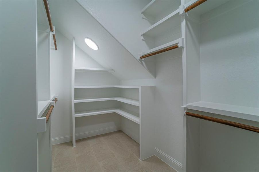 Spacious, unfurnished interior of a new home in , Dallas (Image 30).