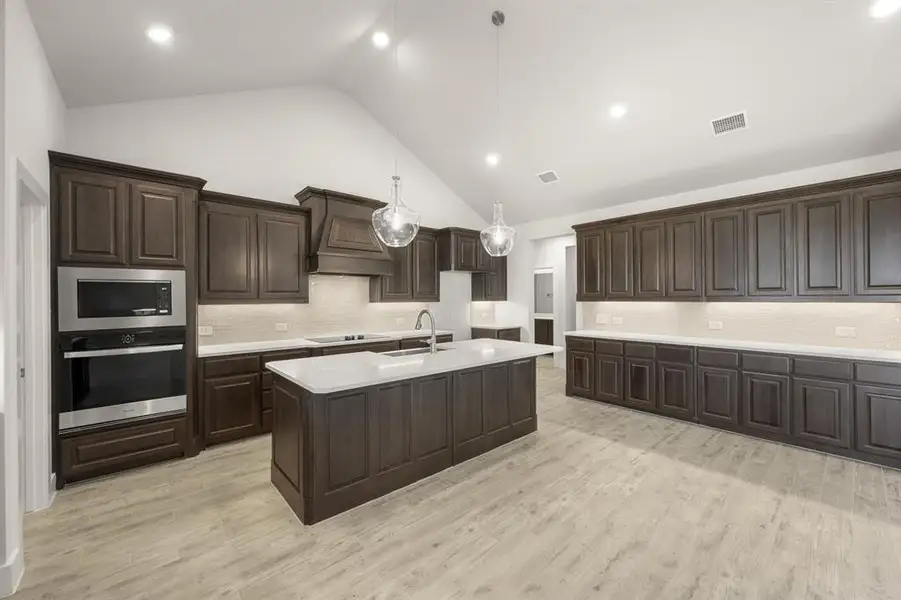 2431 Oak Knoll- Kitchen (1)