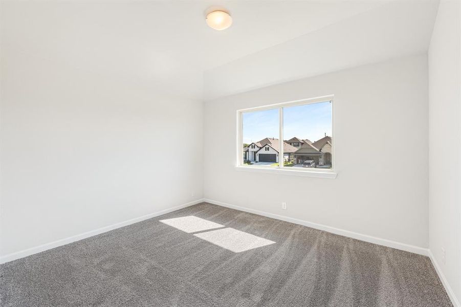 Spacious, unfurnished interior of a new home in Bear Creek Elements, Lavon (Image 34).