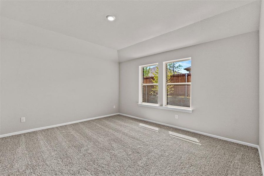 Spacious, unfurnished interior of a new home in Meadowbrook Estates, Cleburne (Image 15).