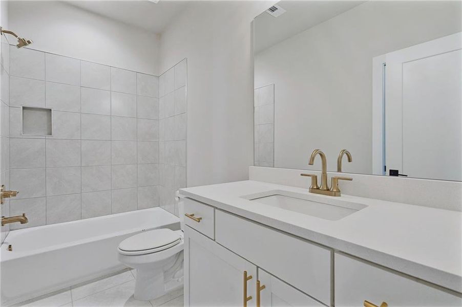 Furnished interior view inside a new home in , Atlanta (Image 12).