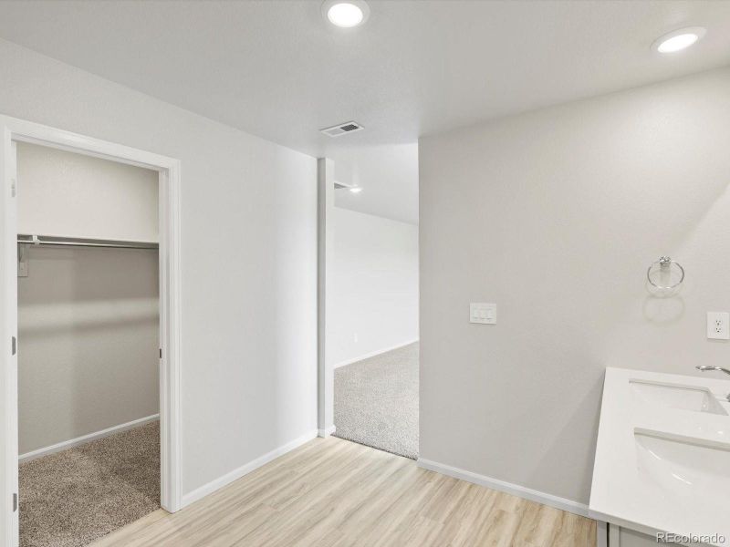 Spacious, unfurnished interior of a new home in Lake Bluff, Greeley (Image 17).