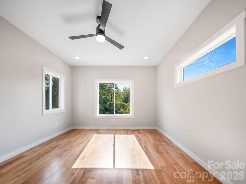 Spacious, unfurnished interior of a new home in , Asheville (Image 25).