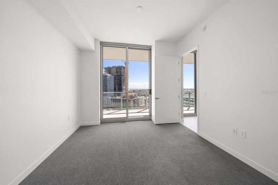 Spacious, unfurnished interior of a new home in , St. Petersburg (Image 38).