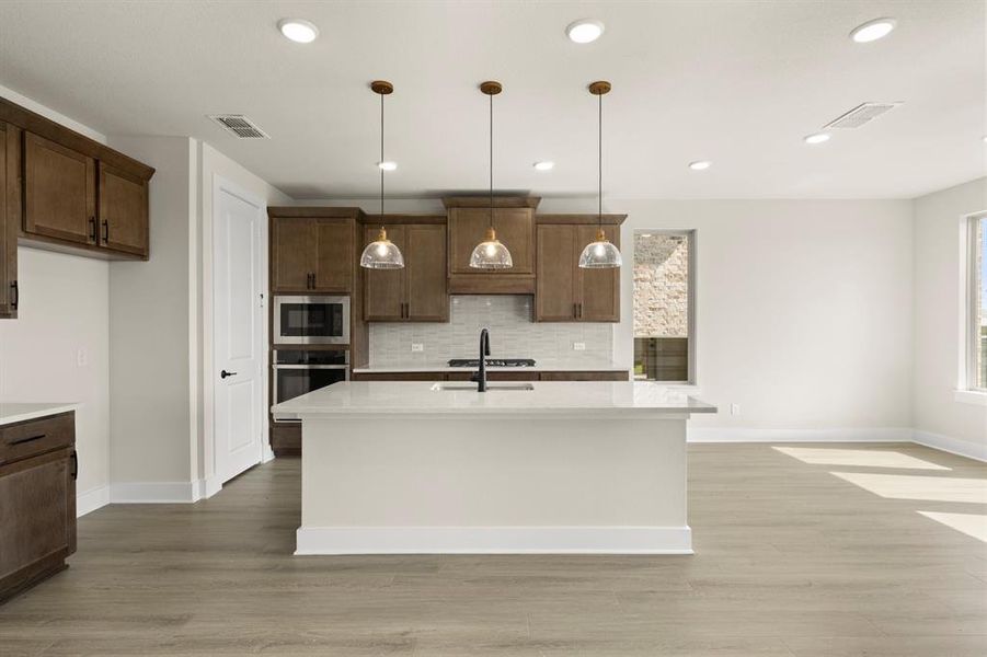 08. 1144 Amaryllis - Kitchen