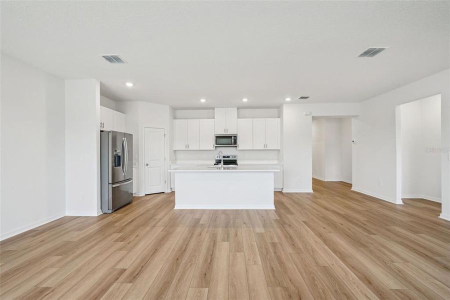 Spacious, unfurnished interior of a new home in Two Rivers - Classic Series, Zephyrhills (Image 54).