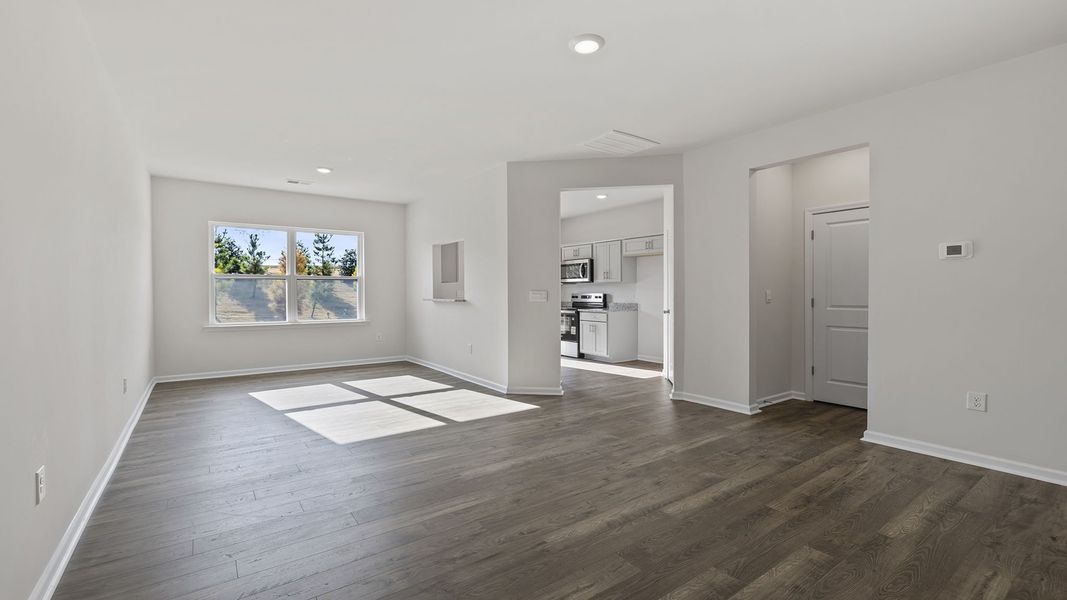 Spacious, unfurnished interior of a new home in Tanglewood Townes, Greenville (Image 13).