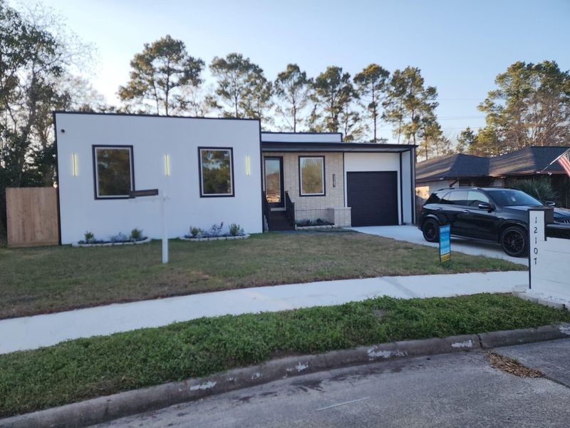 Front exterior of a new home in , Houston, TX, highlighting curb appeal (Image 22). Front exterior of a new home in , Houston, TX, highlighting curb appeal (Image 22).