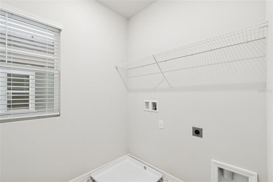 Spacious, unfurnished interior of a new home in , Orlando (Image 23).