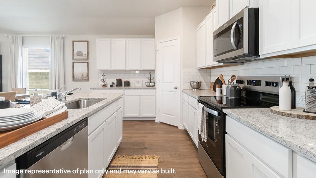 Furnished interior view inside a new home in Steele Creek, Cibolo (Image 17).