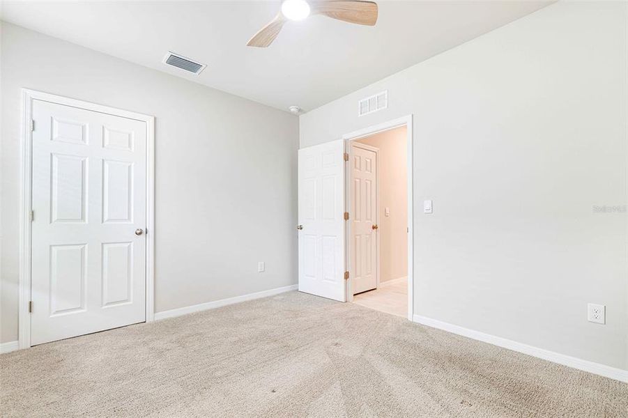 Spacious, unfurnished interior of a new home in , North Fort Myers (Image 19).