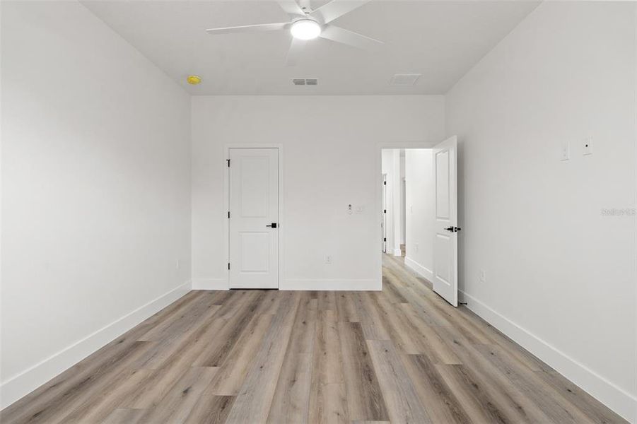 Spacious, unfurnished interior of a new home in , Spring Hill (Image 34).