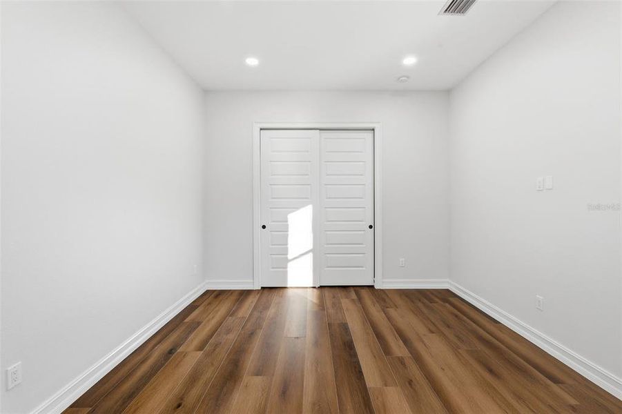 Spacious, unfurnished interior of a new home in , St. Petersburg (Image 50).