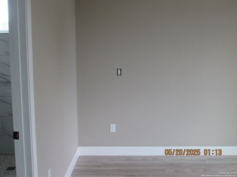 Spacious, unfurnished interior of a new home in , San Antonio (Image 24).