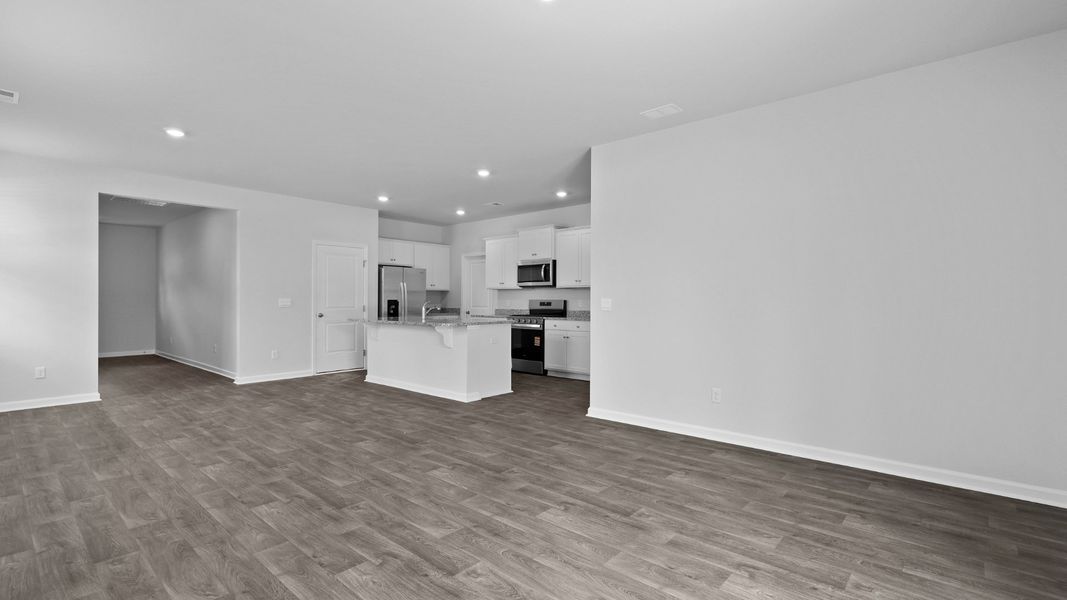 Spacious, unfurnished interior of a new home in Grand Oaks, Columbia (Image 10).