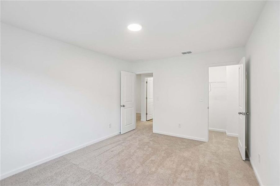 Spacious, unfurnished interior of a new home in The Pointe at Heron Bay, Locust Grove (Image 24).