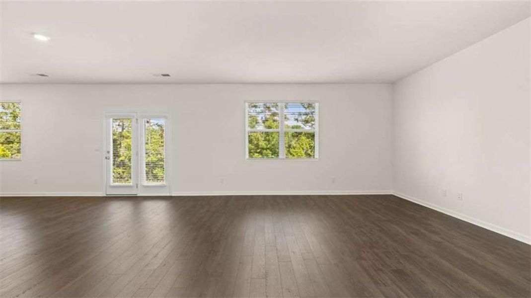 Spacious, unfurnished interior of a new home in Poplar Preserve, Newnan (Image 16).