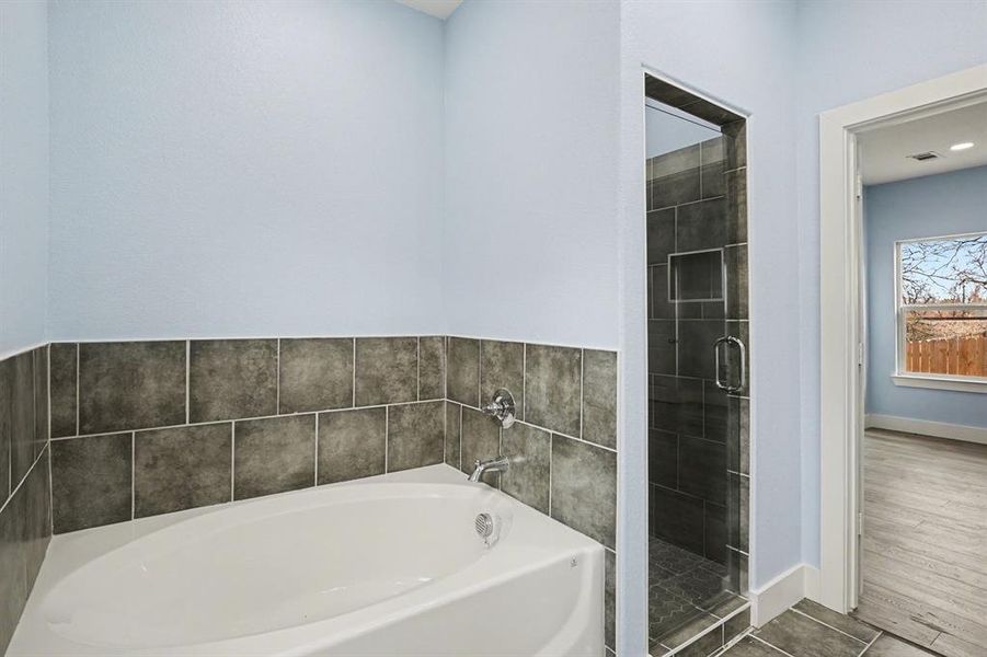 Furnished interior view inside a new home in , Fort Worth (Image 7).