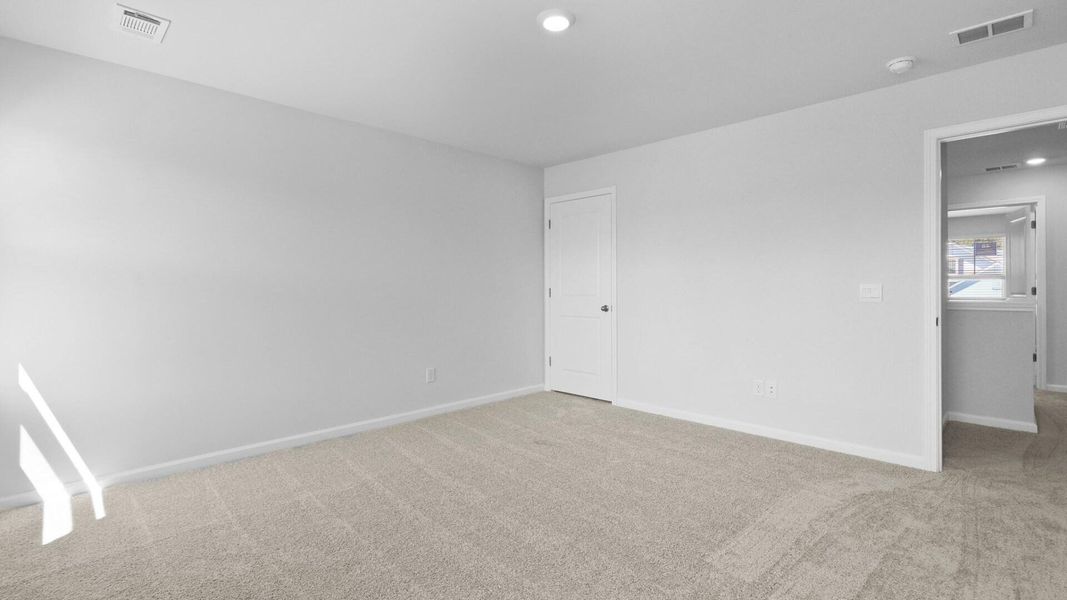 Spacious, unfurnished interior of a new home in Lakeview at Kitfield, Moncks Corner (Image 17).