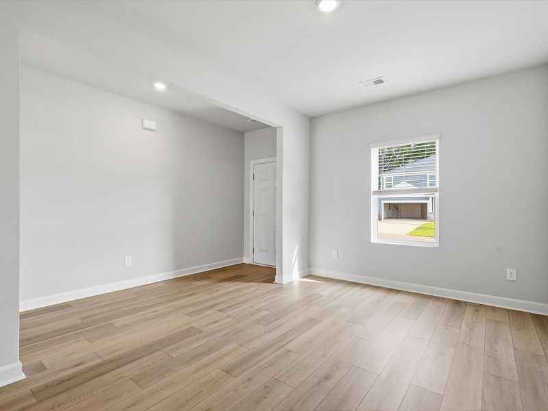 Spacious, unfurnished interior of a new home in Creek Ridge - Signature Collection, Spartanburg (Image 12).