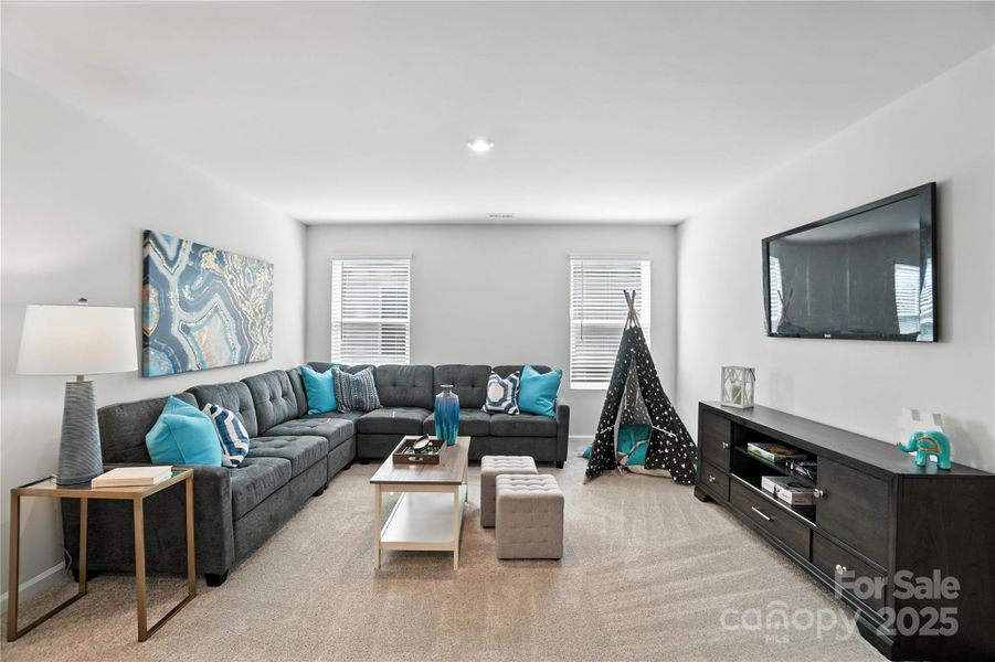 Photo representation only. Exterior and interior colors will vary. Photo representation only. Exterior and interior colors will vary.