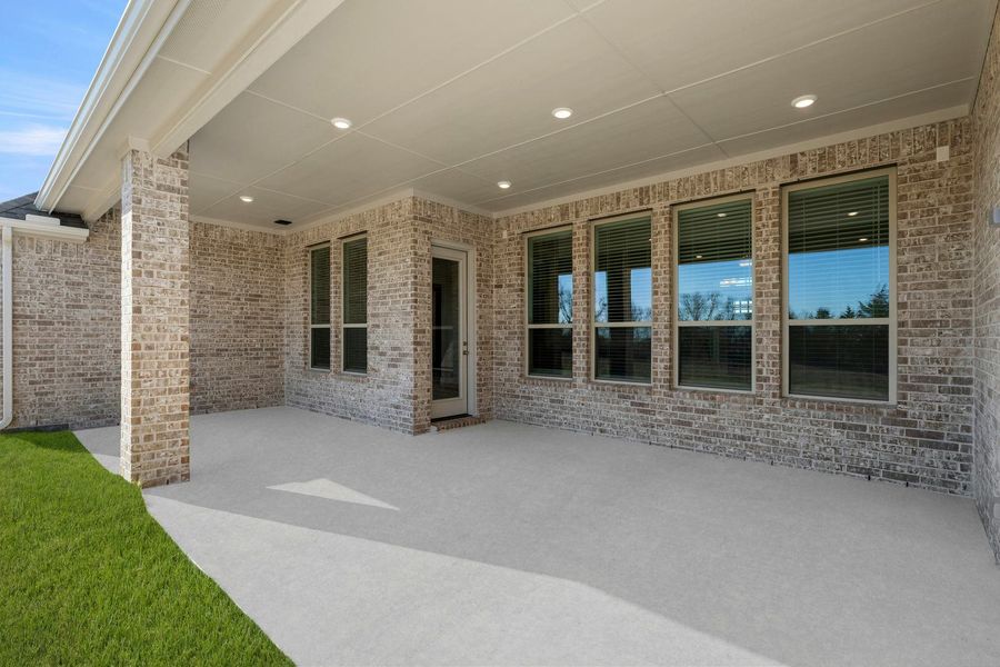 Exterior details and patio area of a home in Heritage, McLendon-Chisholm (Image 3). Exterior details and patio area of a home in Heritage, McLendon-Chisholm (Image 3).