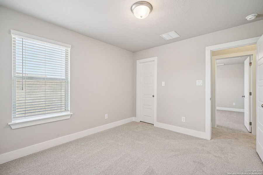Spacious, unfurnished interior of a new home in Comanche Ridge, San Antonio (Image 19). Spacious, unfurnished interior of a new home in Comanche Ridge, San Antonio (Image 19).