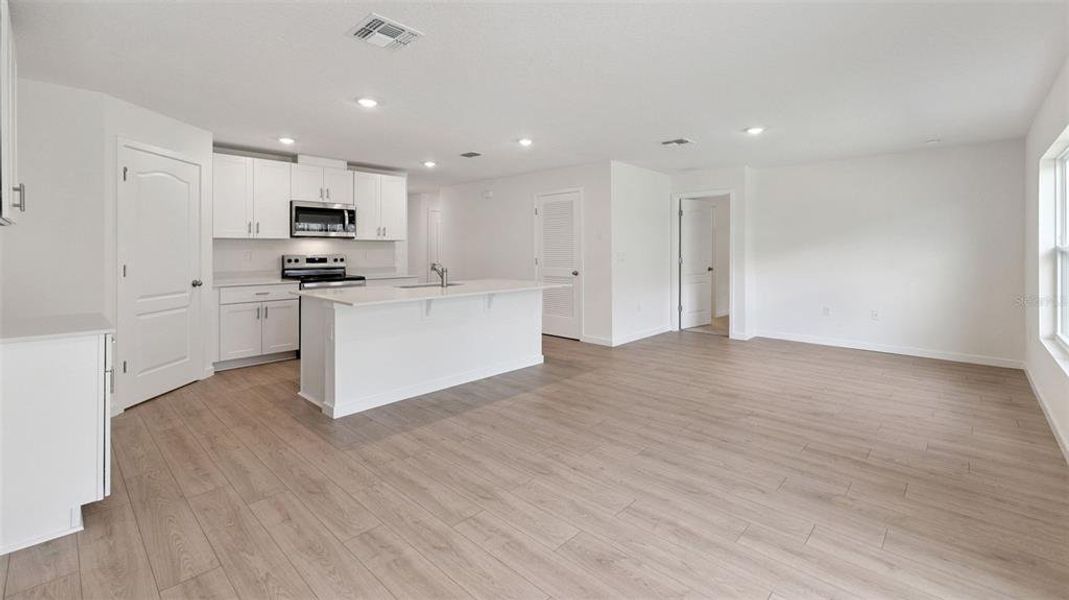 Spacious, unfurnished interior of a new home in Gardenside at Ormond Station, Ormond Beach (Image 11). Spacious, unfurnished interior of a new home in Gardenside at Ormond Station, Ormond Beach (Image 11).