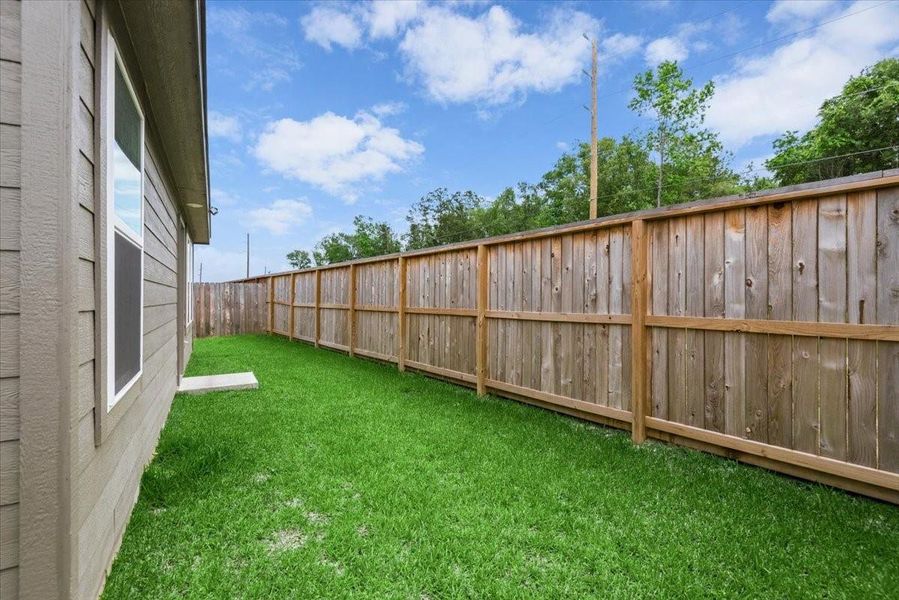 Exterior details and patio area of a home in Tavola, New Caney (Image 21).