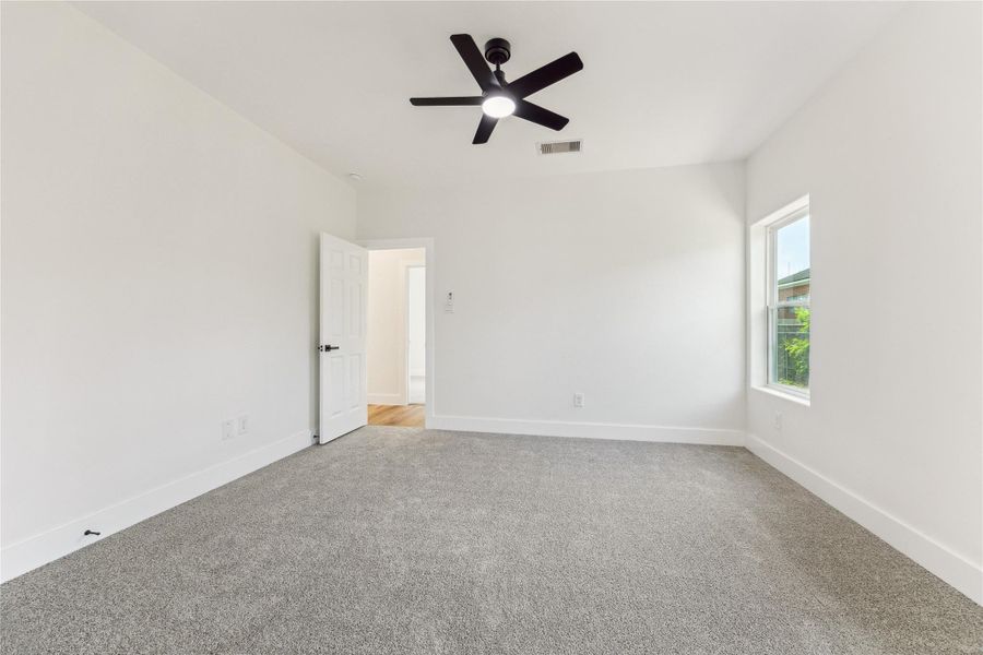 Spacious, unfurnished interior of a new home in , Santa Fe (Image 13).