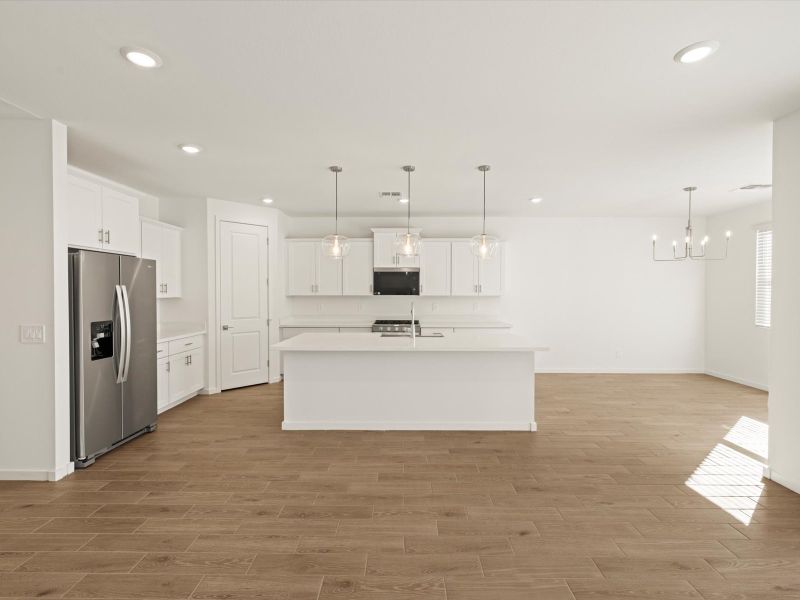 Spacious, unfurnished interior of a new home in Bella Vista Farms Reserve Series, San Tan Valley (Image 9).