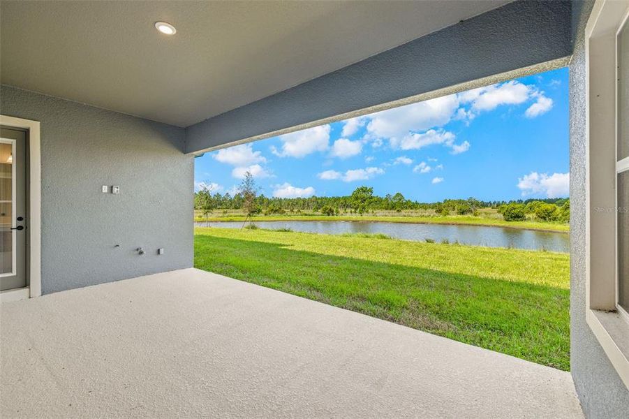 Exterior details and patio area of a home in , Zephyrhills (Image 3).