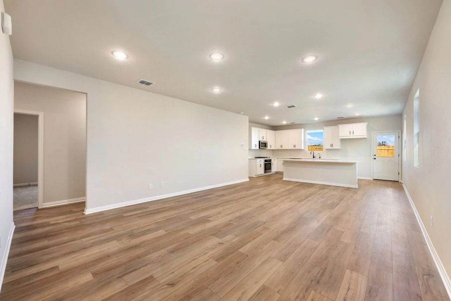 Spacious, unfurnished interior of a new home in Patterson Ranch, Georgetown (Image 22).