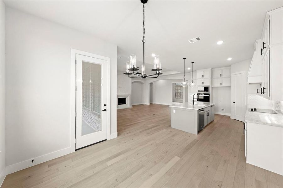 28. 160 Waterview - Dining (2)