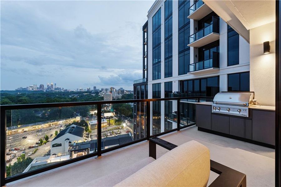 Condo located in Atlanta, GA showcasing its design and architecture (Image 27).