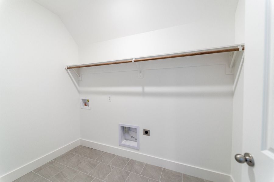 Spacious, unfurnished interior of a new home in Brush Creek, Fairview (Image 54).