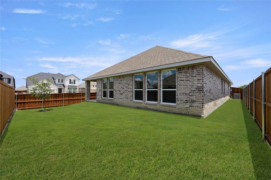 Exterior details and patio area of a home in Walden Pond, Forney (Image 4).