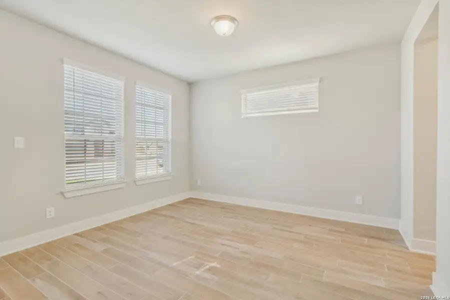Spacious, unfurnished interior of a new home in Fox Falls, Boerne (Image 26).