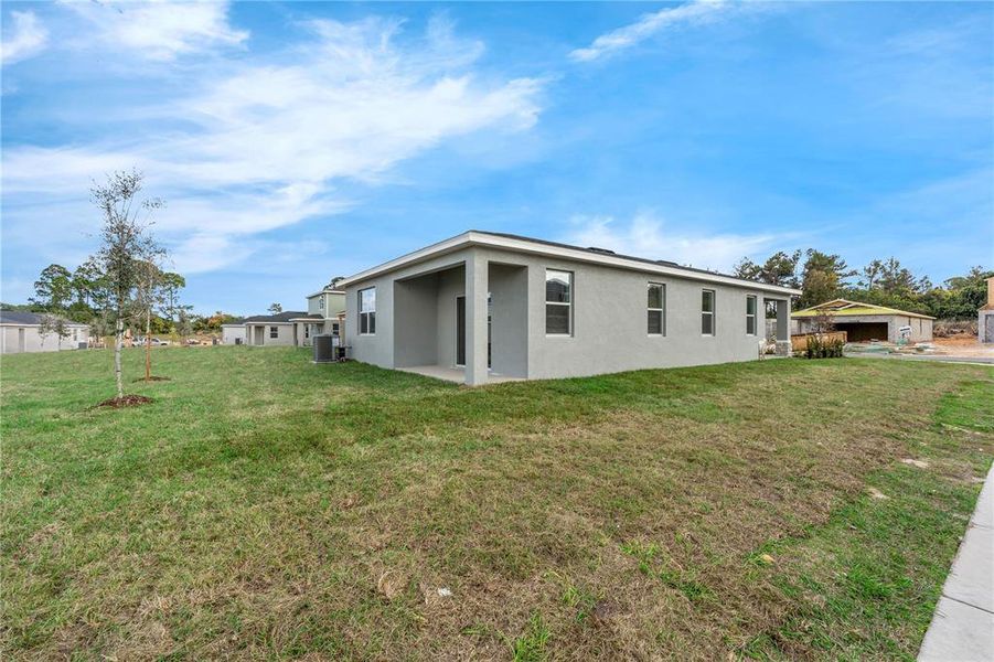 Exterior details and patio area of a home in Wynnstone, Davenport (Image 18).
