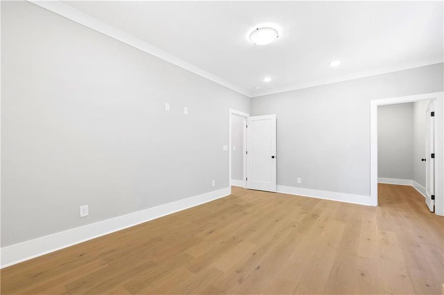 Spacious, unfurnished interior of a new home in , Brookhaven (Image 32).