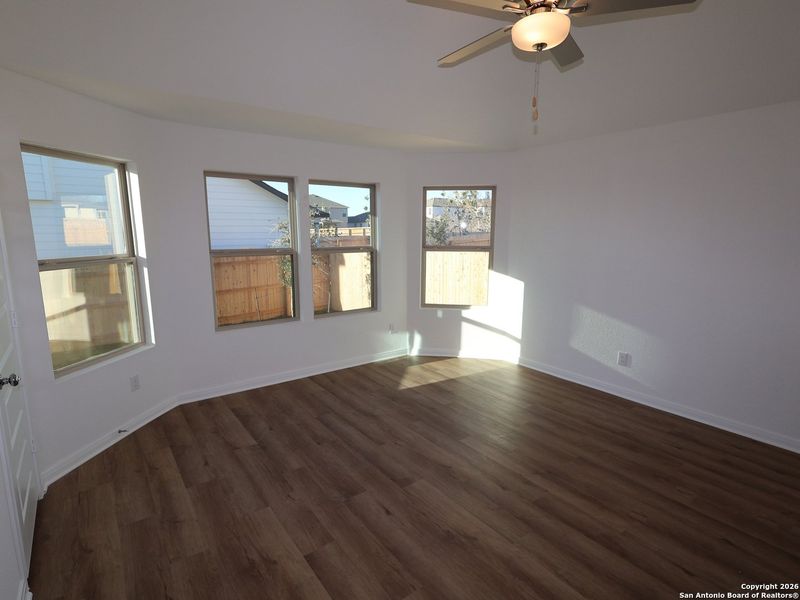 Spacious, unfurnished interior of a new home in Paloma Park, Converse (Image 16).